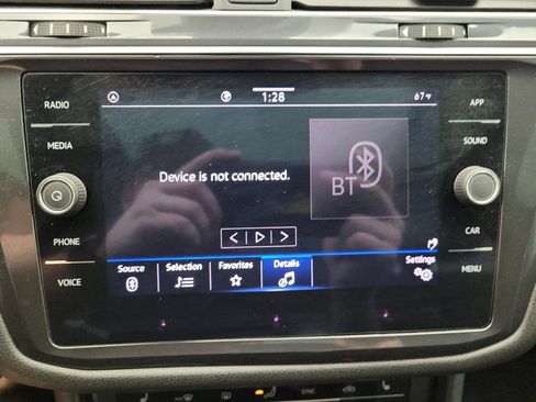 Used 2022 Volkswagen Tiguan SE FWD image 25