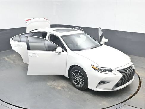 Used 2017 Lexus ES 350 w/ Luxury Package FWD image 46