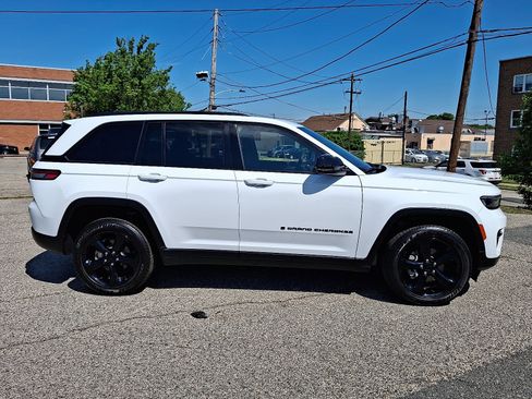 Certified 2023 Jeep Grand Cherokee Altitude image 7