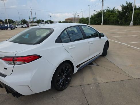 Used 2024 Toyota Corolla SE FWD image 3
