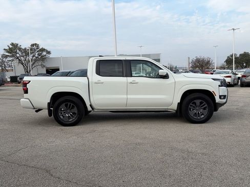 Used 2025 Nissan Frontier SV w/ SV Convenience Package image 4