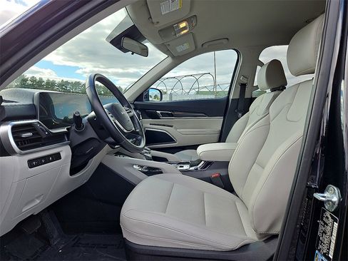 Used 2023 Kia Telluride S image 14