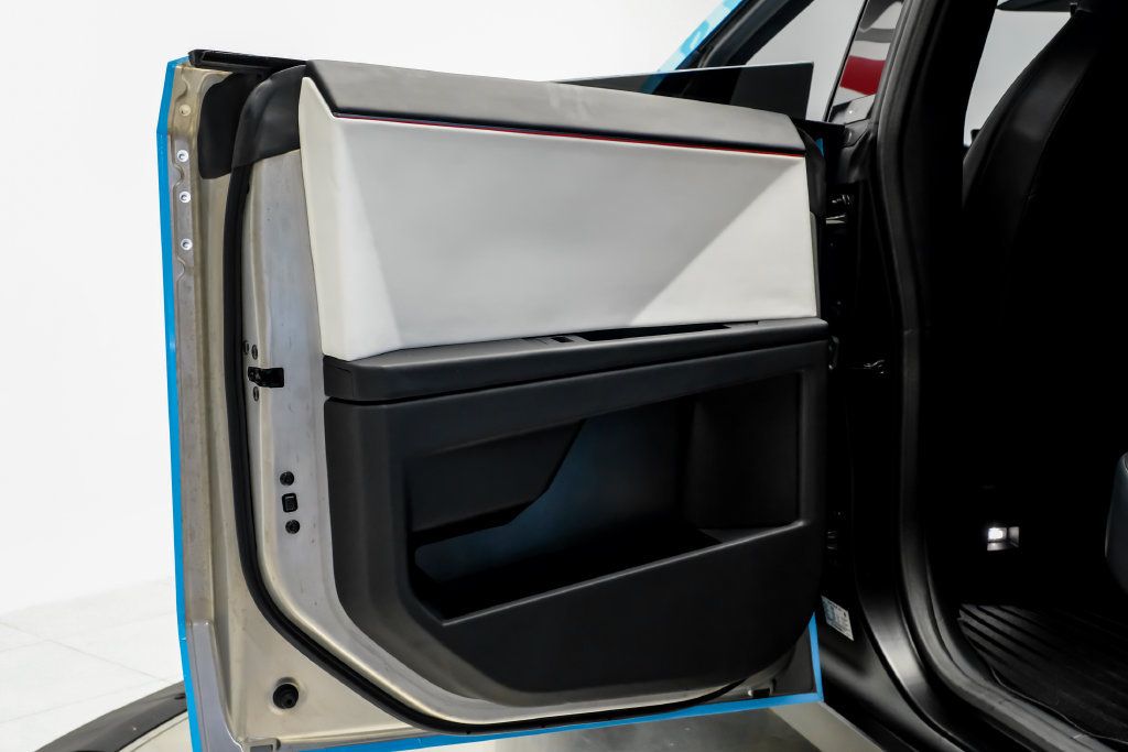 Used 2024 Tesla Cybertruck AWD Crew Cab image 43