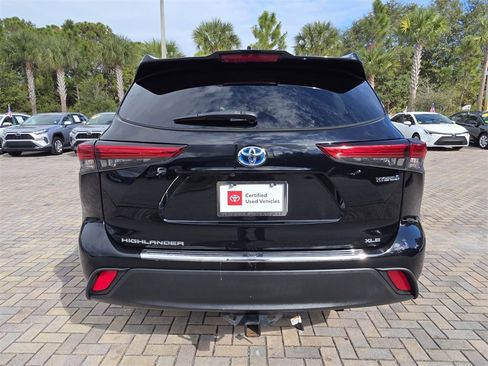 Certified 2022 Toyota Highlander XLE image 10