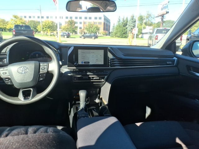 Used 2025 Toyota Camry LE FWD image 12