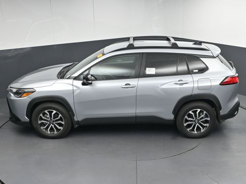 Certified 2025 Toyota Corolla Cross SE image 39