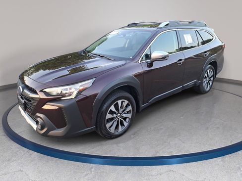 Used 2025 Subaru Outback Touring AWD/4WD image 1