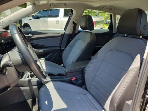 Used 2025 Volkswagen Jetta SE FWD image 17