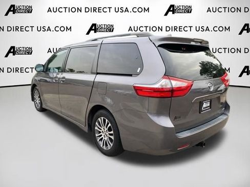 Used 2018 Toyota Sienna XLE FWD image 19