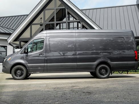 Used 2025 Mercedes-Benz Sprinter 2500 image 3