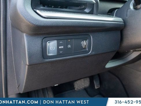 Used 2025 Chevrolet Traverse LT FWD image 15