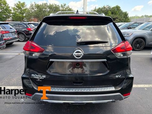 Used 2017 Nissan Rogue SV w/ SV Premium Package FWD image 3