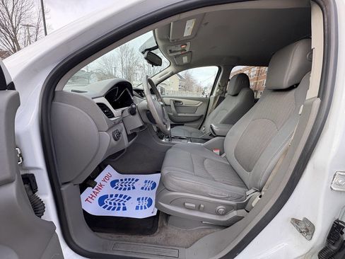 Used 2017 Chevrolet Traverse LT w/ Style and Technology Package image 21