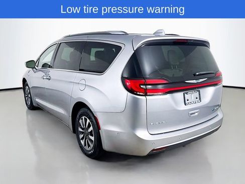 Used 2021 Chrysler Pacifica Touring-L image 9
