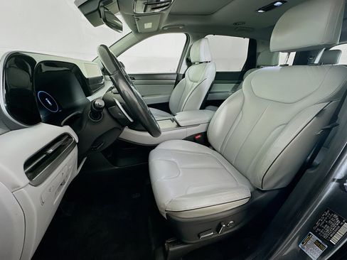 Used 2024 Hyundai Palisade SEL w/ Premium Package FWD image 13