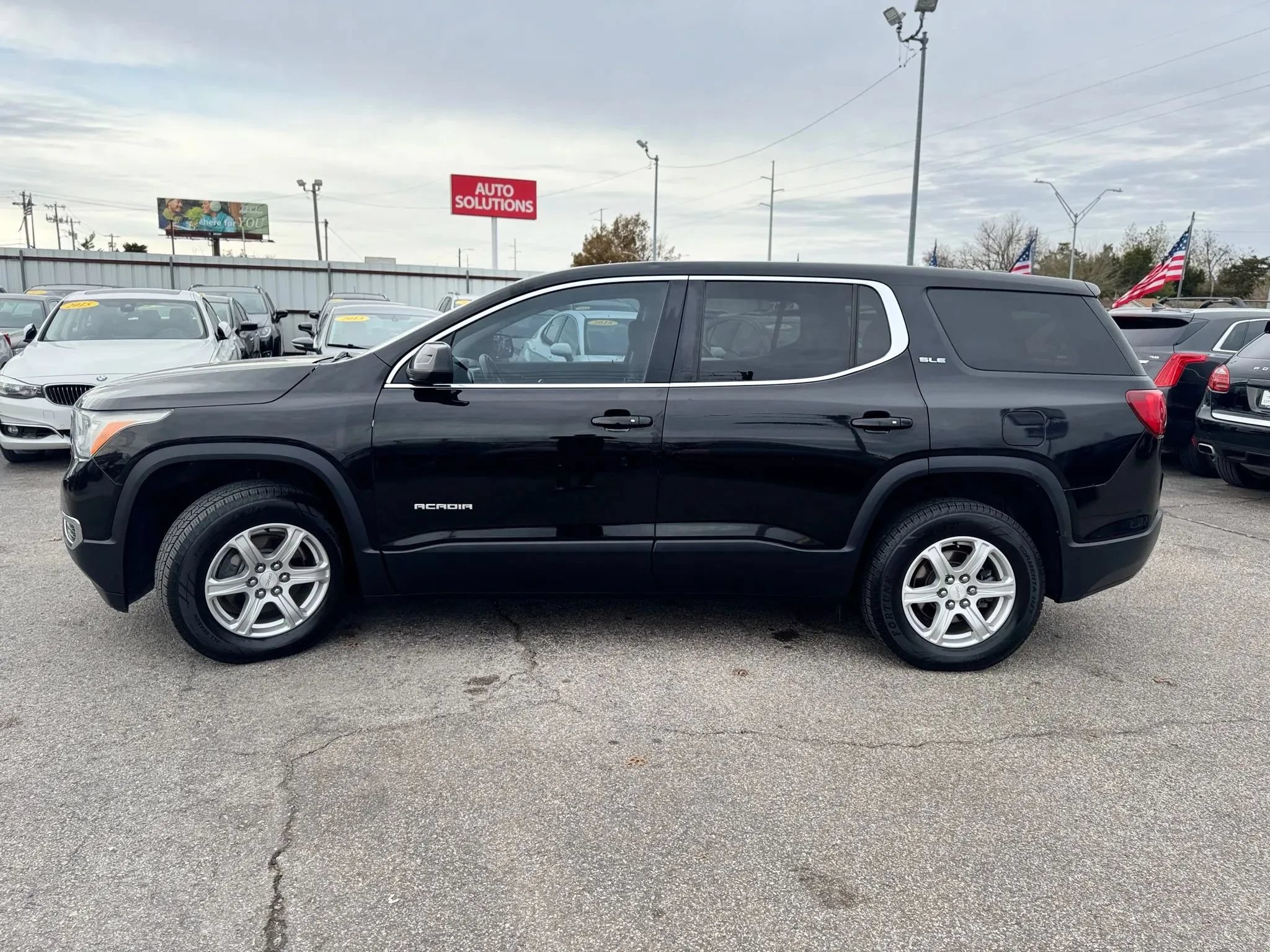 Used 2017 GMC Acadia SLE FWD image 6