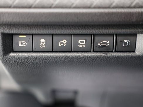 Used 2025 Toyota Camry XLE image 17