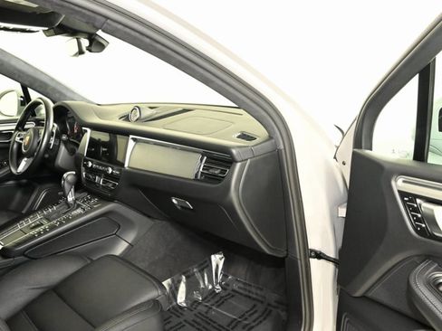 Used 2021 Porsche Macan Turbo w/ Premium Package Plus (PF0) image 39