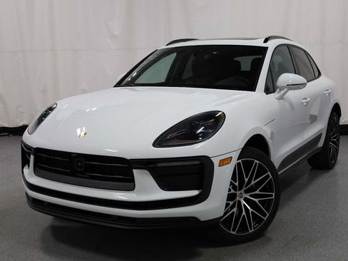 Certified 2026 Porsche Macan AWD/4WD image 1