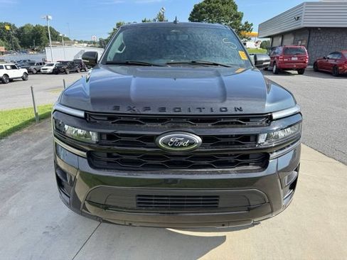 Used 2024 Ford Expedition Limited AWD/4WD image 3