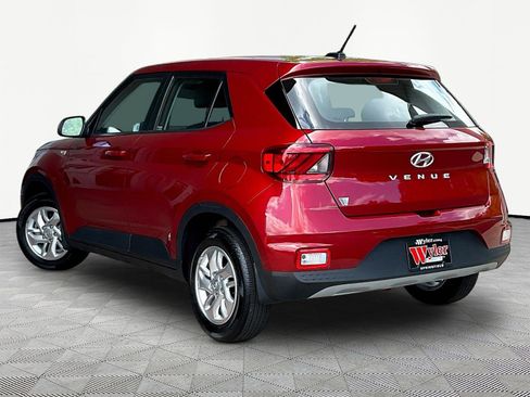 Used 2025 Hyundai Venue SE FWD image 4