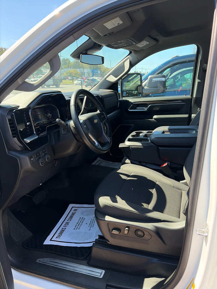 Used 2025 Chevrolet Silverado 2500 LT w/ Convenience Package AWD/4WD image 18