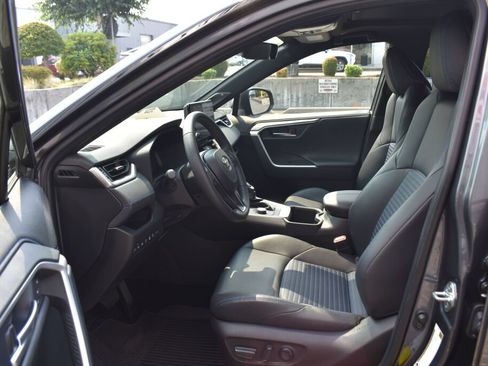 Certified 2025 Toyota RAV4 XSE w/ Advanced Technology Package AWD/4WD image 18