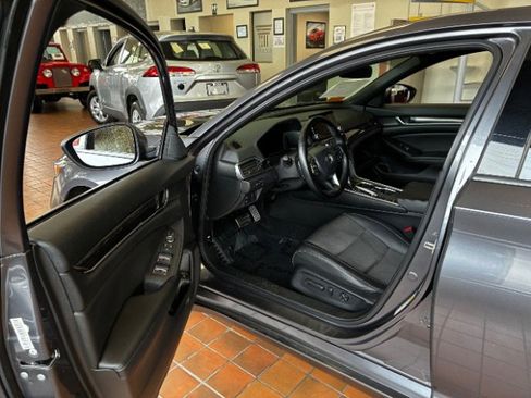 Used 2019 Honda Accord Sport image 13