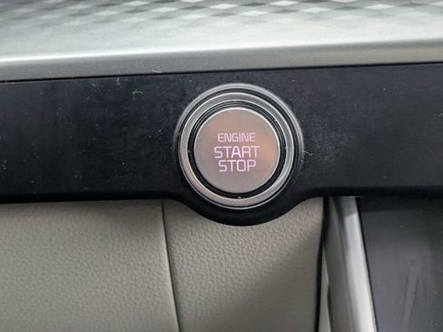 Used 2023 Kia Carnival LX image 29