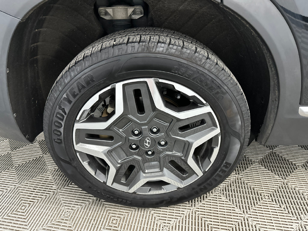Used 2023 Hyundai Santa Fe Limited AWD/4WD image 19