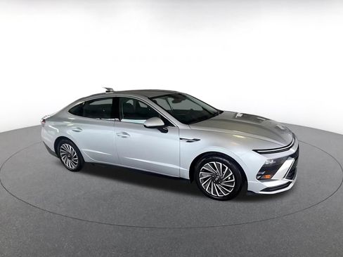 Used 2025 Hyundai Sonata SEL FWD image 2