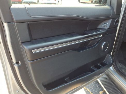 Used 2021 Ford Expedition XLT image 4