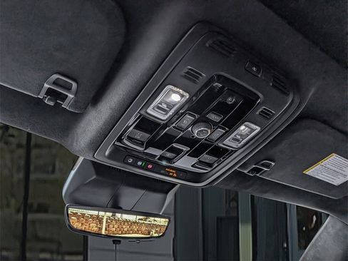 Certified 2025 Cadillac Escalade ESV V image 29