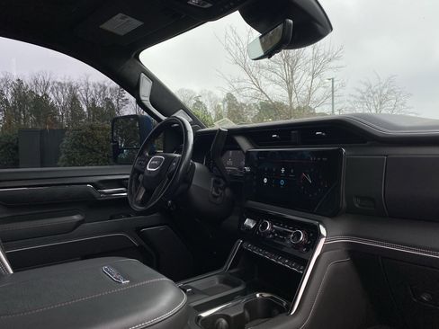 Used 2024 GMC Sierra 2500 AT4X image 6