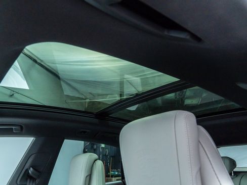 Used 2025 Porsche Macan 4 Electric image 26