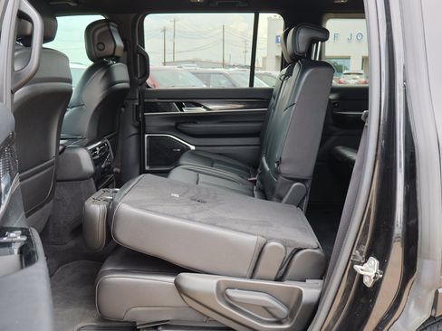 Used 2023 Jeep Wagoneer 4WD image 32