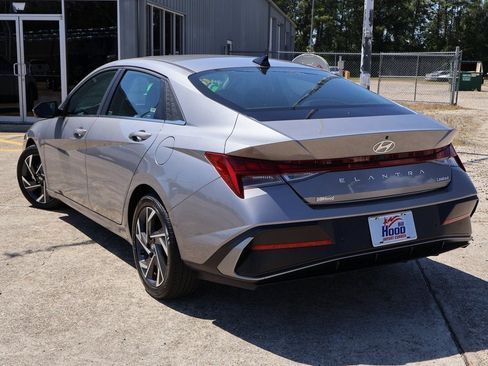 Used 2024 Hyundai Elantra Limited image 2