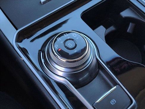 Used 2019 Ford Edge SEL image 12