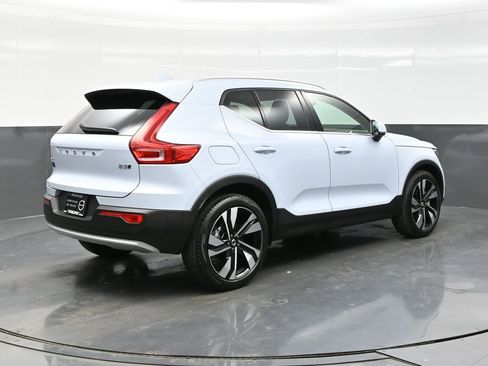Used 2024 Volvo XC40 B5 Ultimate image 7