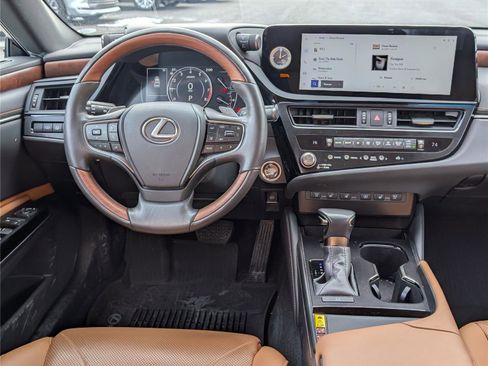 Used 2024 Lexus ES 350 w/ Technology Package image 17