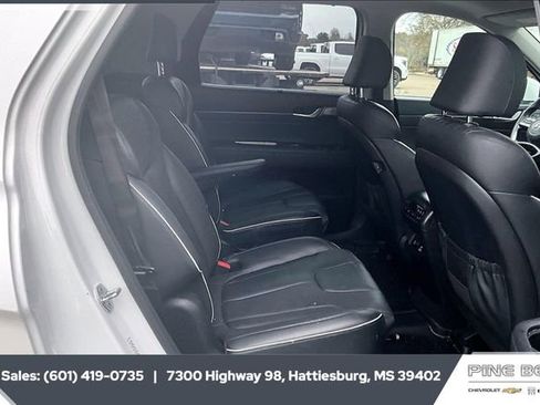 Used 2023 Hyundai Palisade Limited w/ Cargo Package image 3