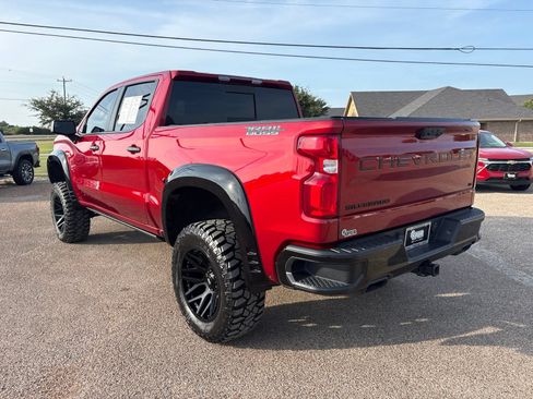 Used 2024 Chevrolet Silverado 1500 LT Trail Boss w/ Convenience Package II AWD/4WD image 4