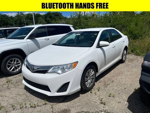 Used 2012 Toyota Camry LE FWD image 2