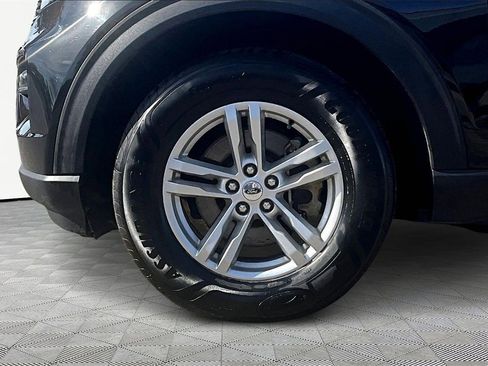 Used 2021 Ford Explorer XLT w/ Equipment Group 202A image 9