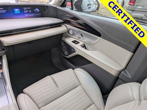 Used 2024 Lincoln Nautilus Reserve w/ Equipment Group 203A image 17