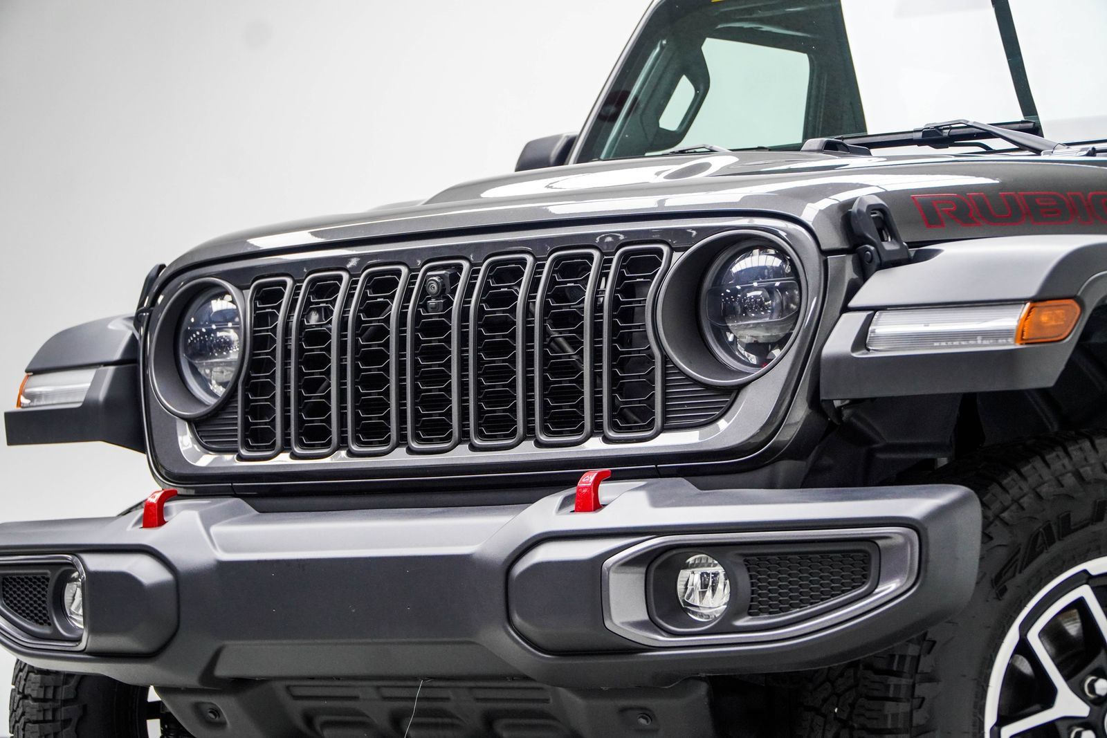Used 2024 Jeep Gladiator Rubicon w/ Technology Group AWD/4WD image 2