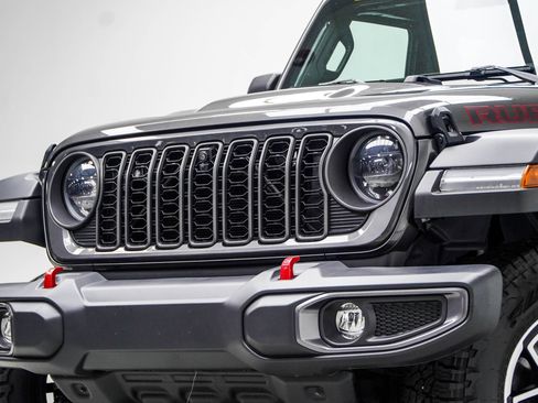 Used 2024 Jeep Gladiator Rubicon w/ Technology Group AWD/4WD image 2