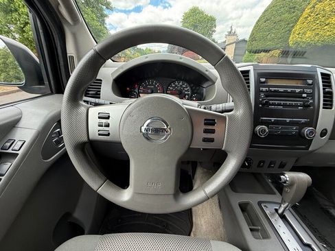 Used 2012 Nissan Frontier SV w/ SV Premium Utility Pkg AWD/4WD image 18