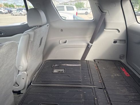 Used 2021 GMC Acadia SLT w/ Premium Package image 11