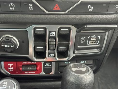 Used 2025 Jeep Wrangler Unlimited Sport AWD/4WD image 37